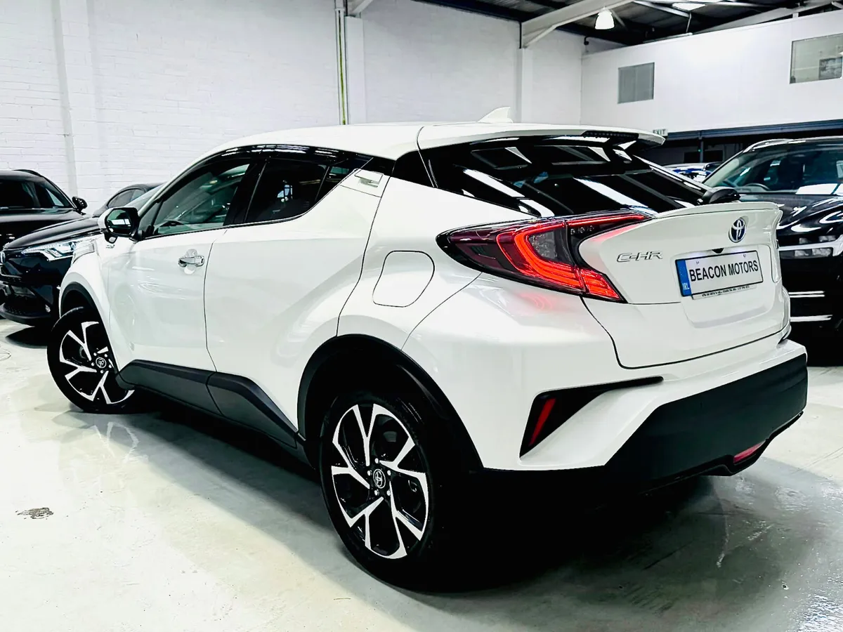Toyota C-HR SUV, Petrol Hybrid, 2019, White