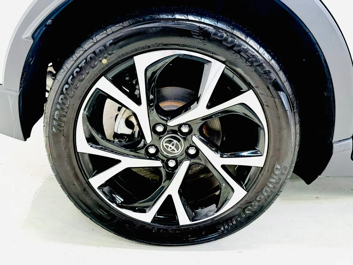 Toyota C-HR SUV, Petrol Hybrid, 2019, White