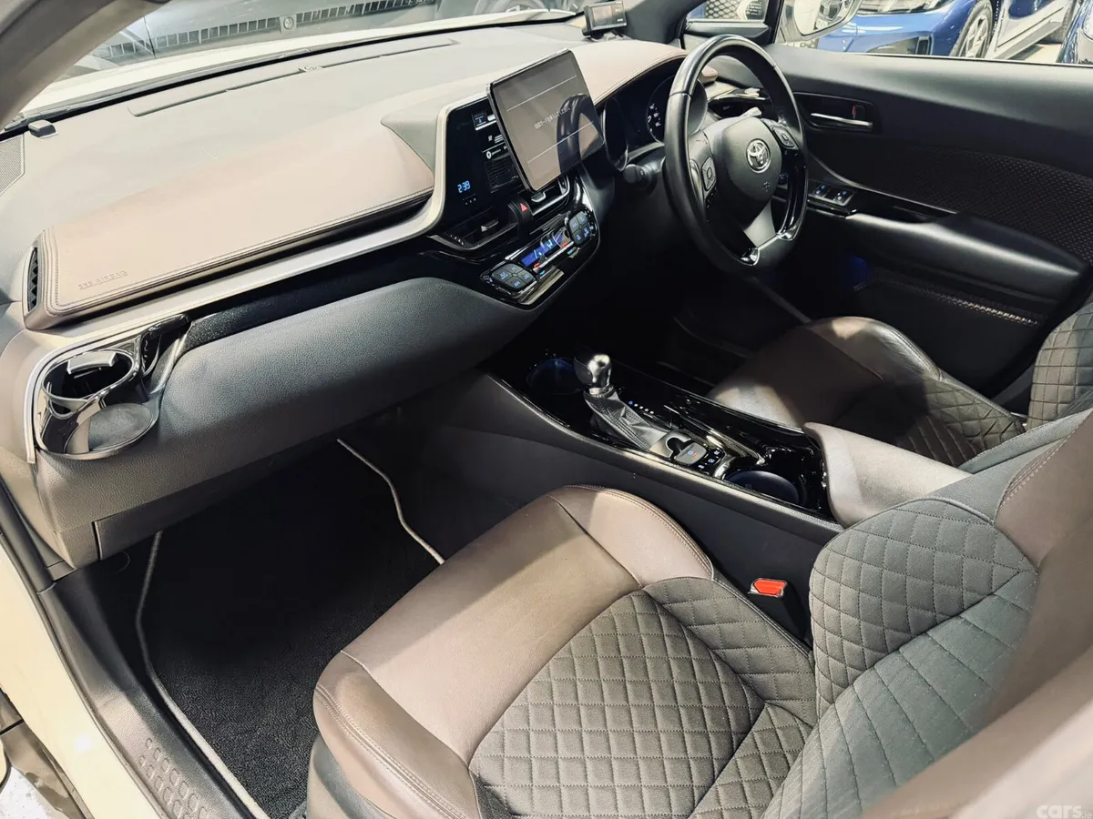 Toyota C-HR SUV, Petrol Hybrid, 2019, White