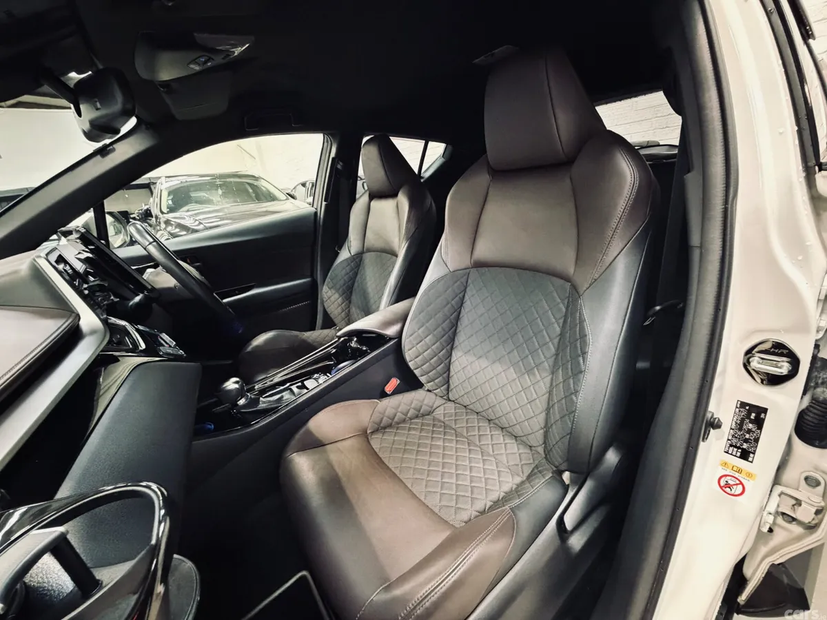 Toyota C-HR SUV, Petrol Hybrid, 2019, White