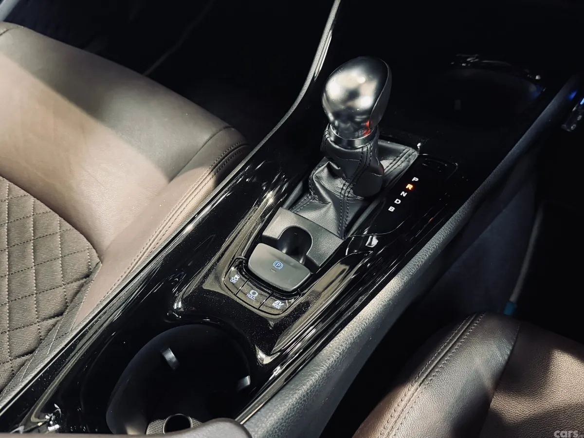 Toyota C-HR SUV, Petrol Hybrid, 2019, White