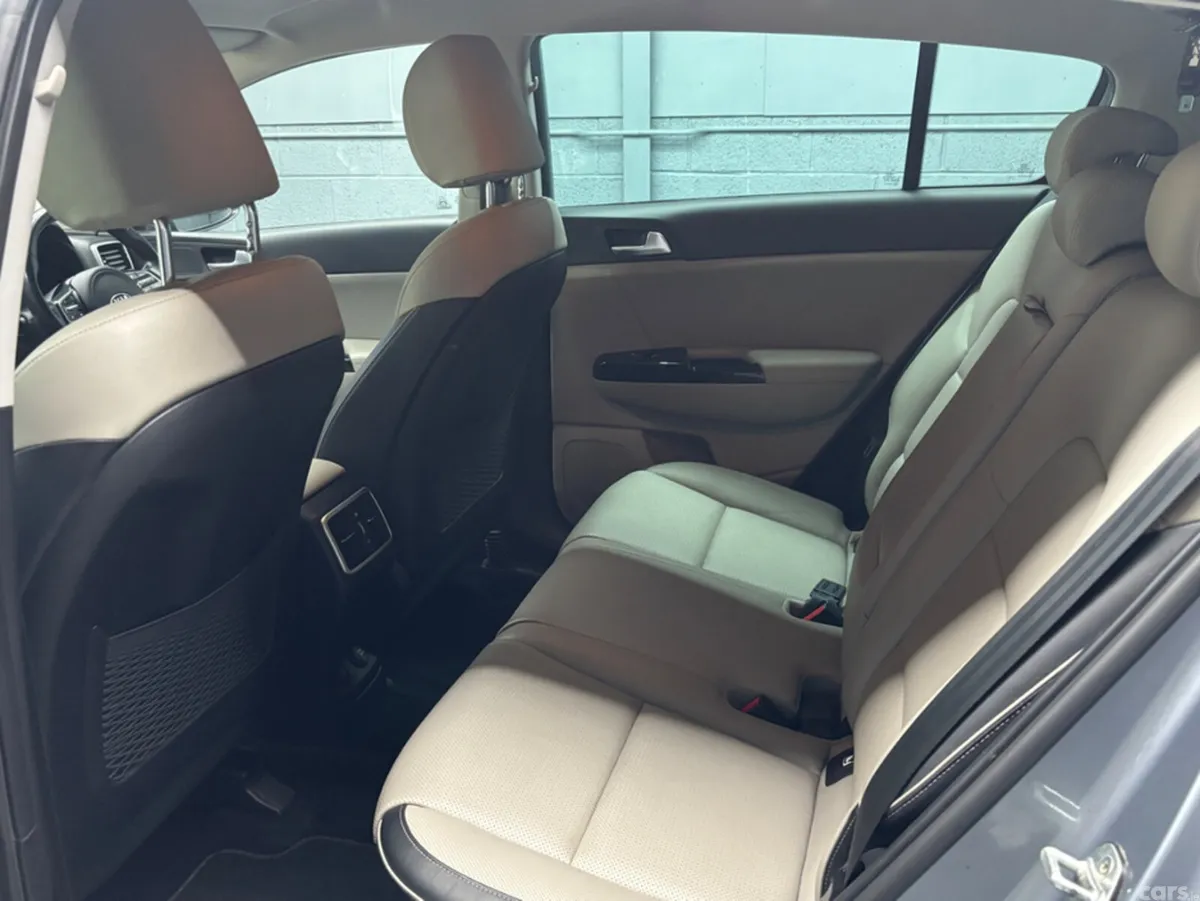 Kia Sportage MPV, Diesel Hybrid, 2021, Grey