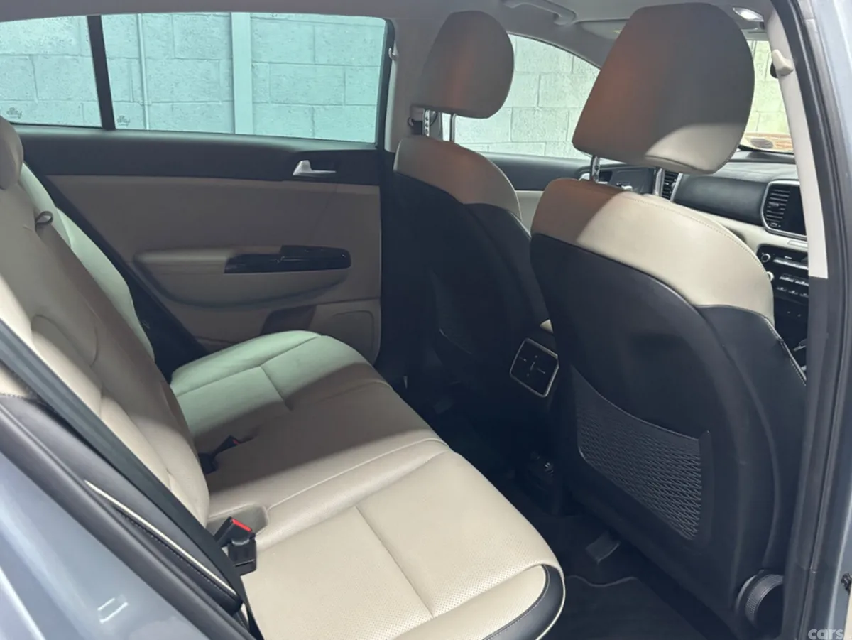 Kia Sportage MPV, Diesel Hybrid, 2021, Grey
