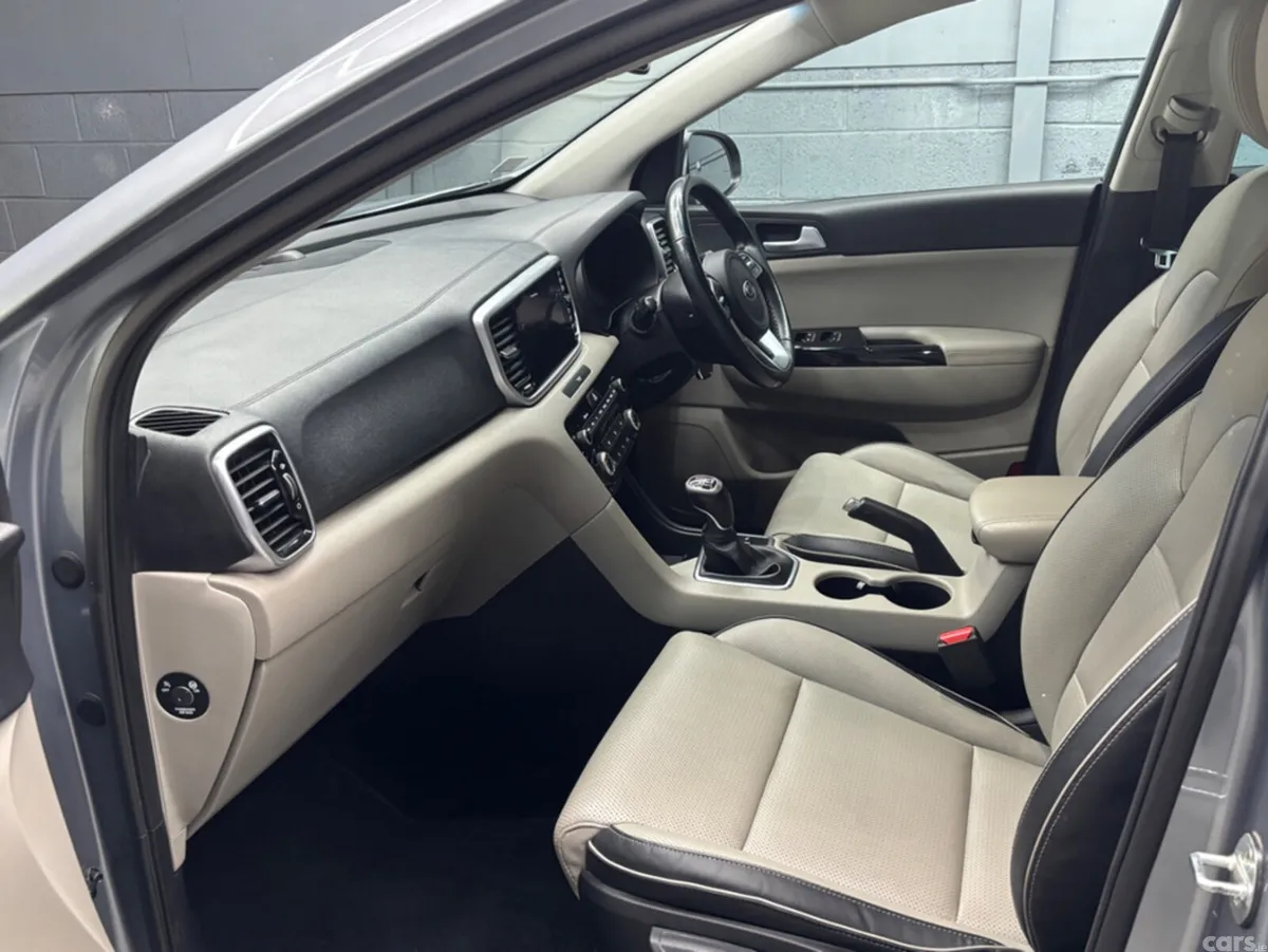 Kia Sportage MPV, Diesel Hybrid, 2021, Grey