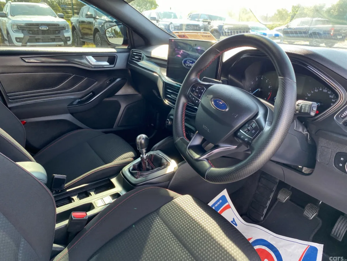 Ford Focus Hatchback, Petrol, 2022, Red