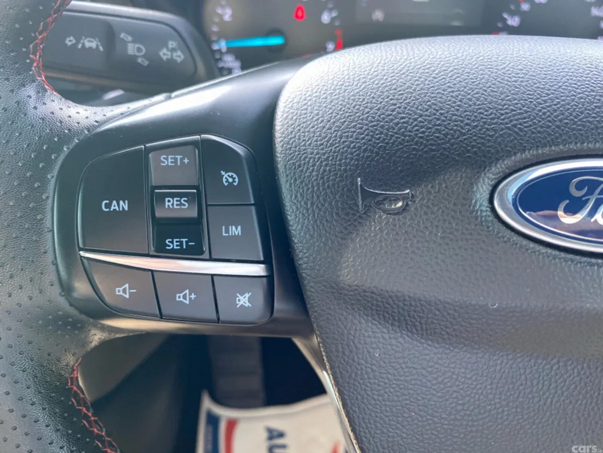 Ford Focus Hatchback, Petrol, 2022, Red