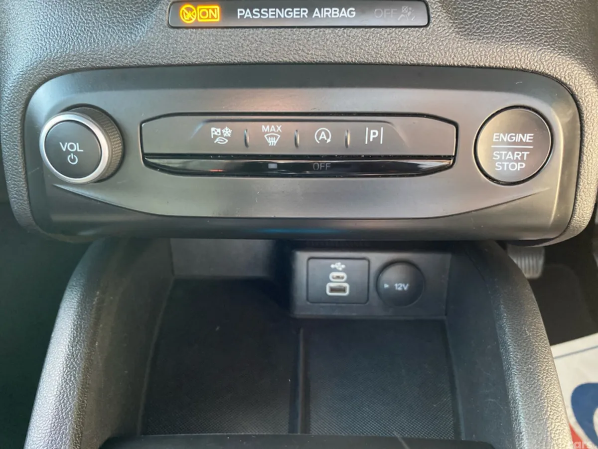 Ford Focus Hatchback, Petrol, 2022, Red