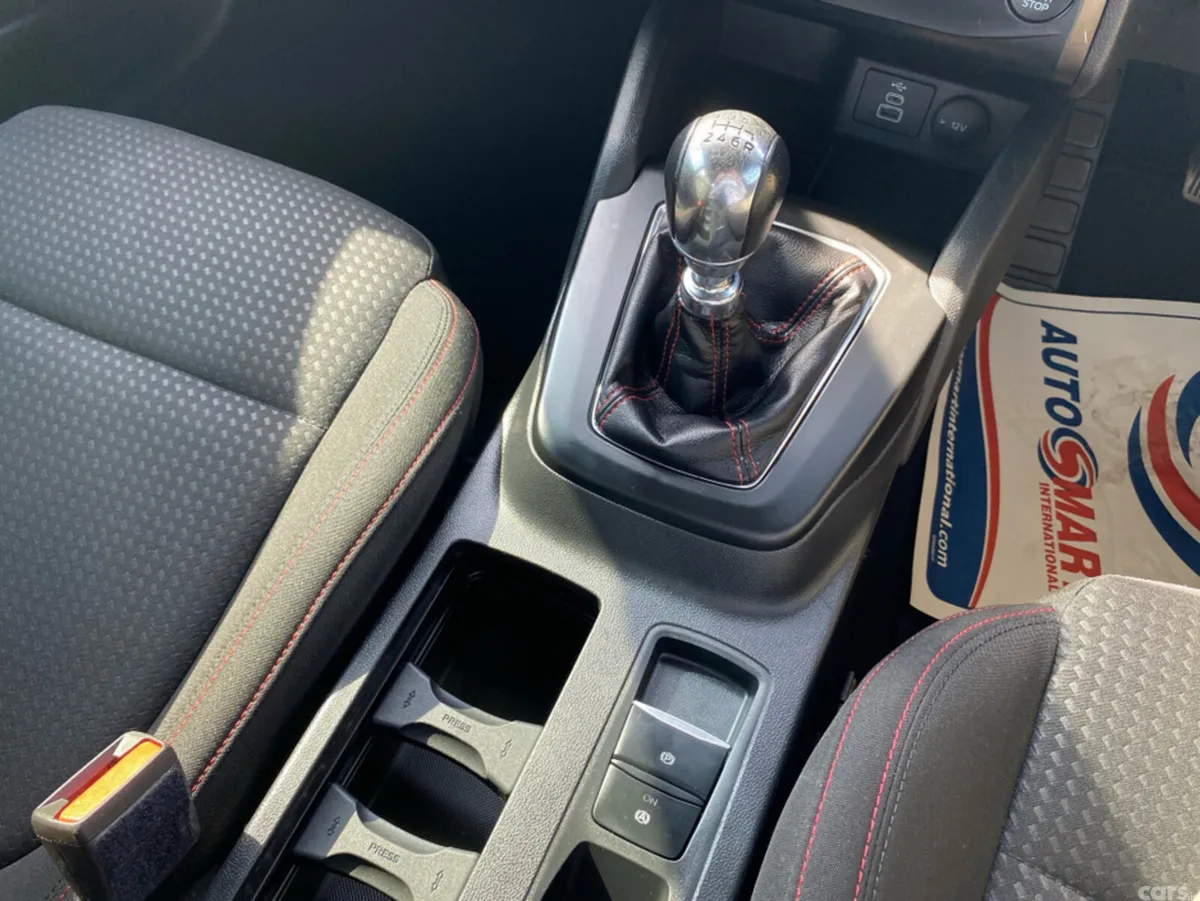 Ford Focus Hatchback, Petrol, 2022, Red