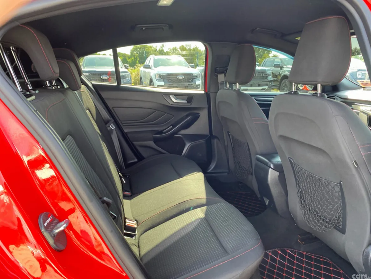 Ford Focus Hatchback, Petrol, 2022, Red