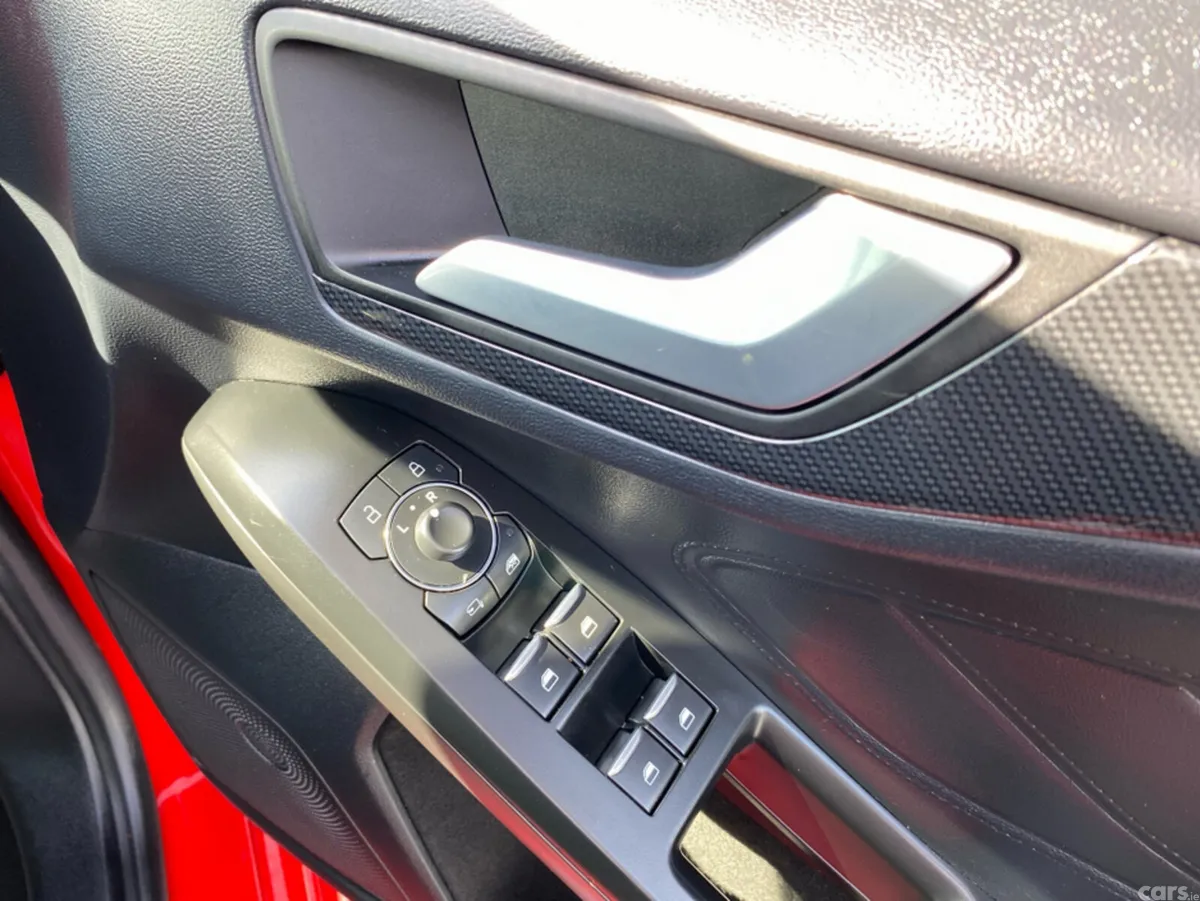 Ford Focus Hatchback, Petrol, 2022, Red