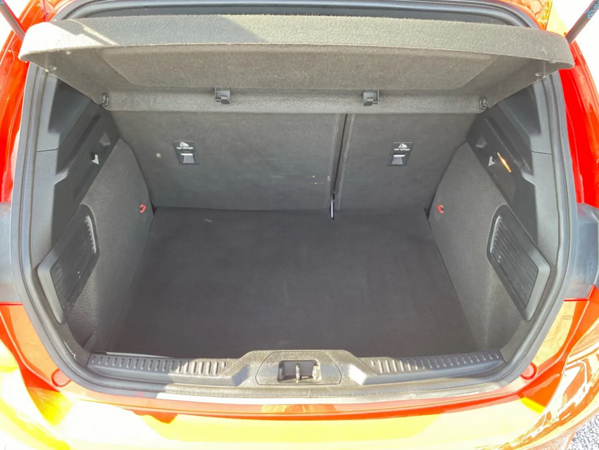 Ford Focus Hatchback, Petrol, 2022, Red