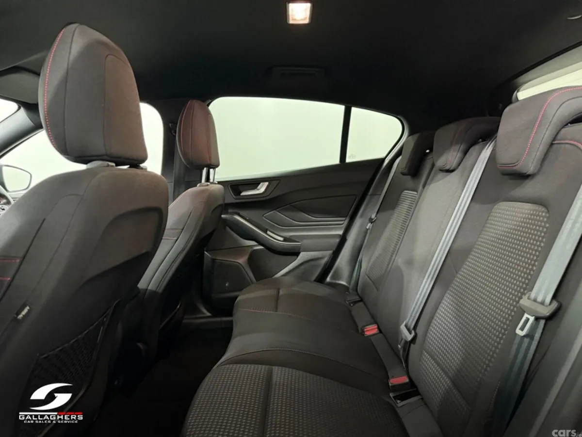 Ford Focus Hatchback, Diesel, 2022, Grey