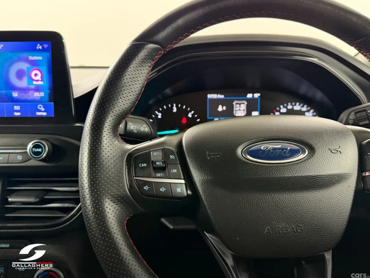 Ford Focus Hatchback, Diesel, 2022, Grey