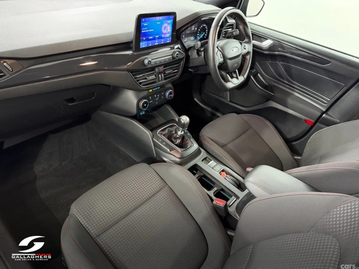 Ford Focus Hatchback, Diesel, 2022, Grey