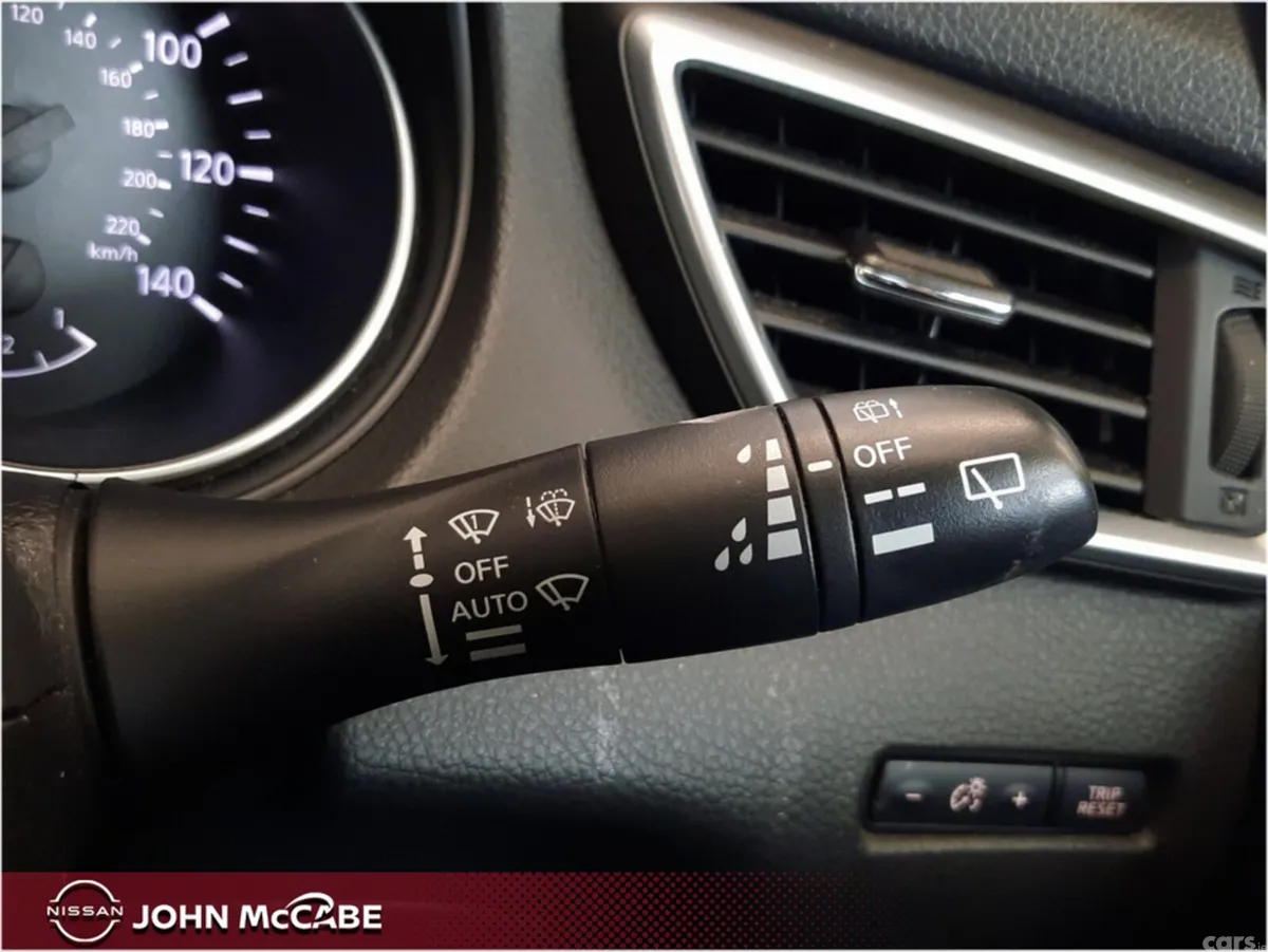 Nissan Qashqai MPV, Petrol, 2020, Red