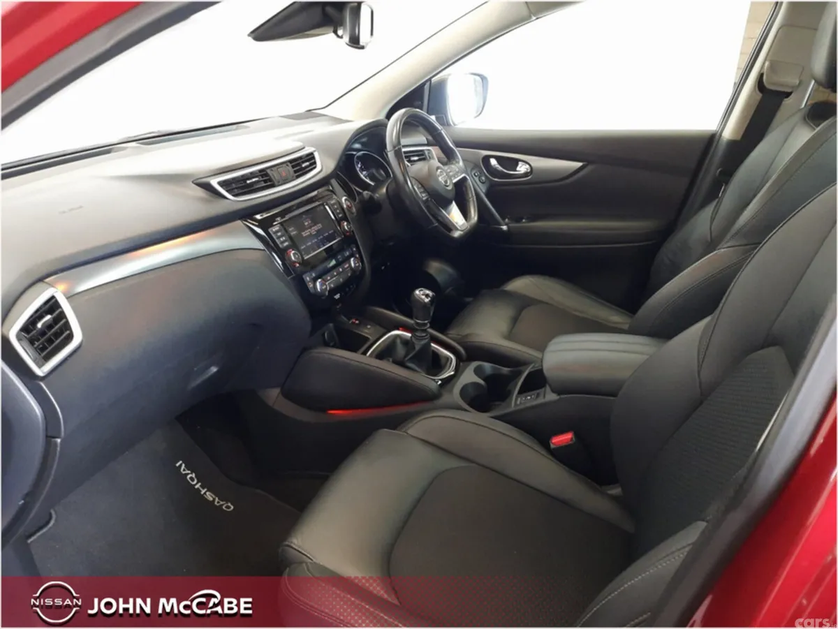Nissan Qashqai MPV, Petrol, 2020, Red