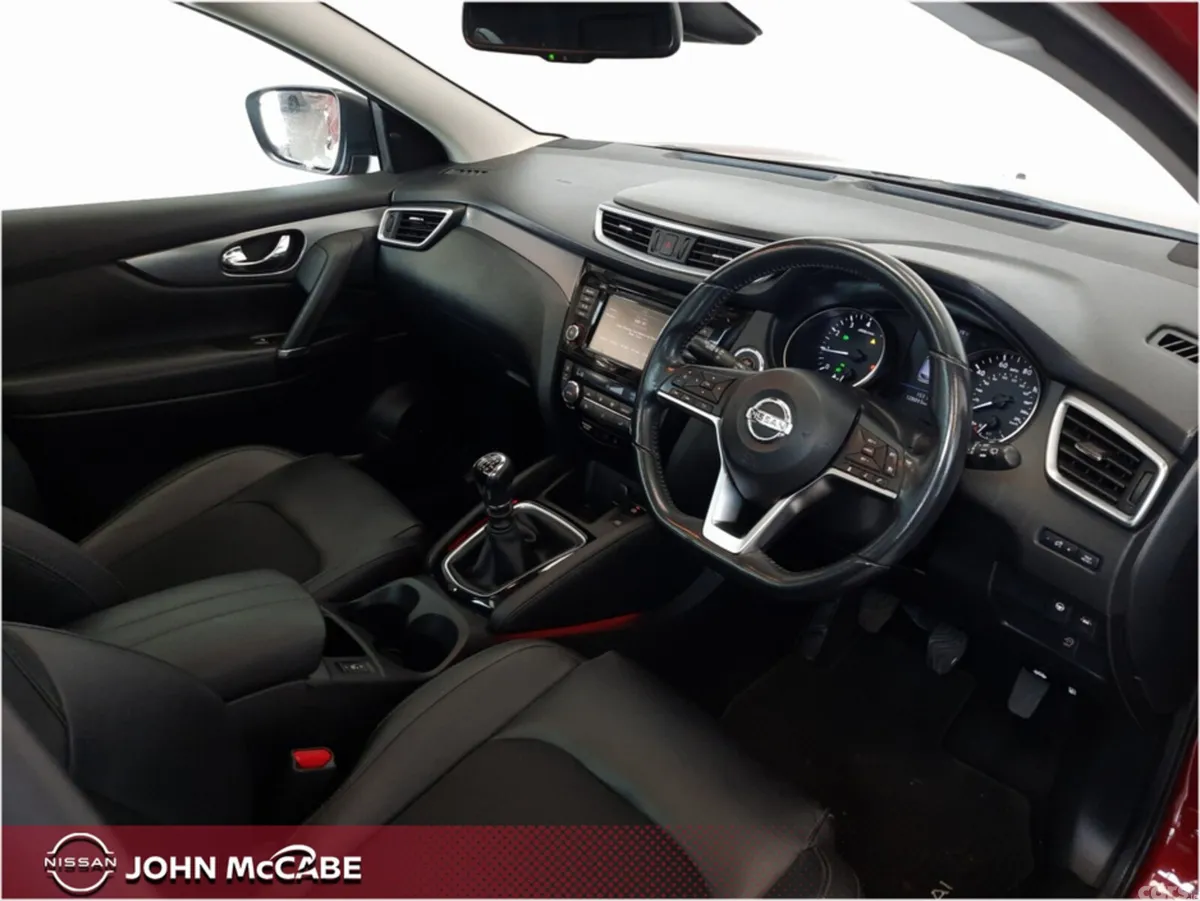 Nissan Qashqai MPV, Petrol, 2020, Red