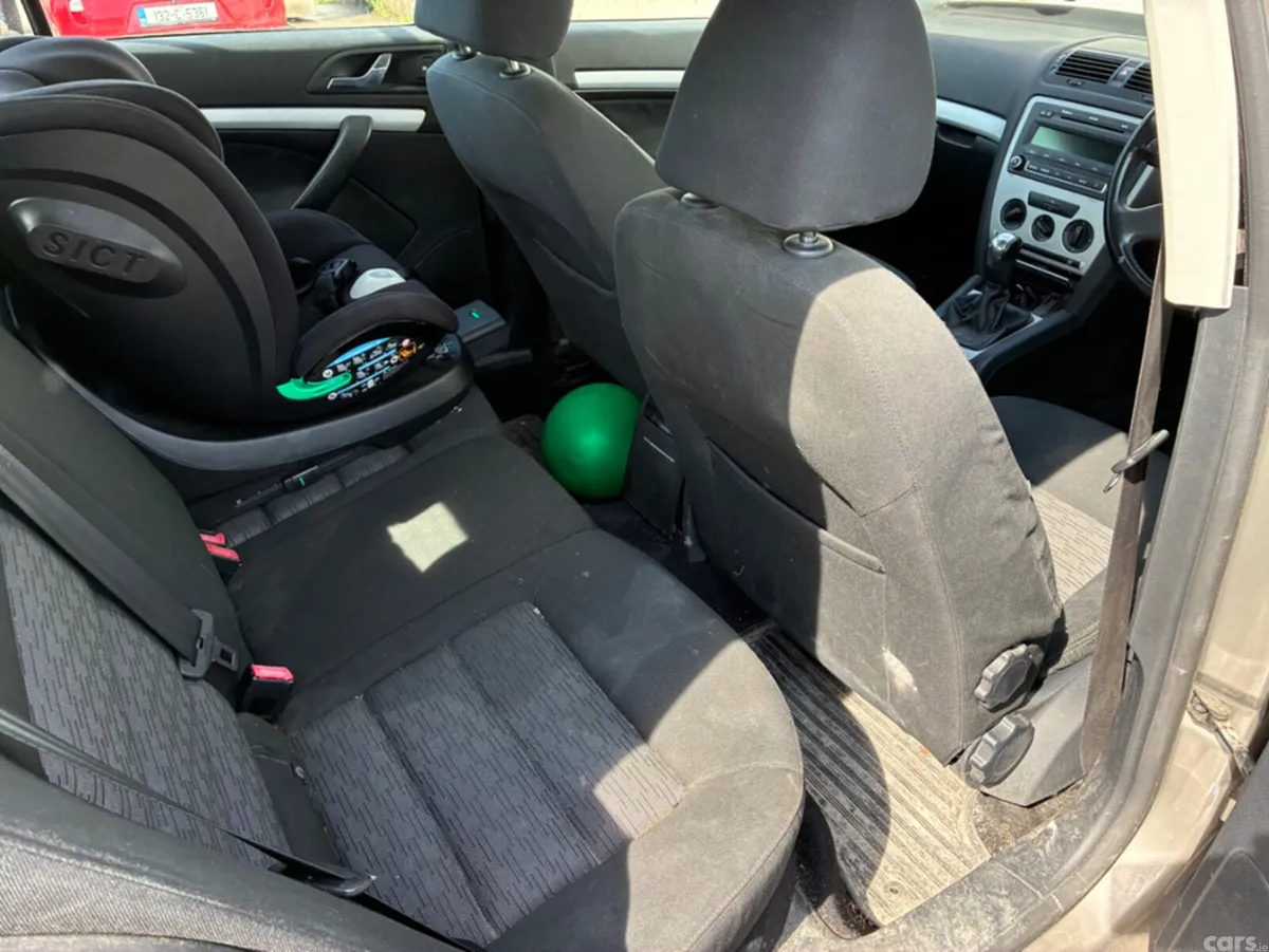 Skoda Octavia Hatchback, Petrol, 2009, Beige