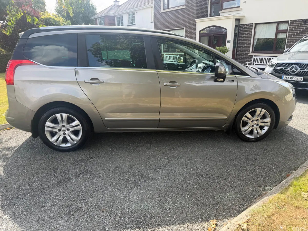 Peugeot 5008 MPV, Diesel, 2013, Grey