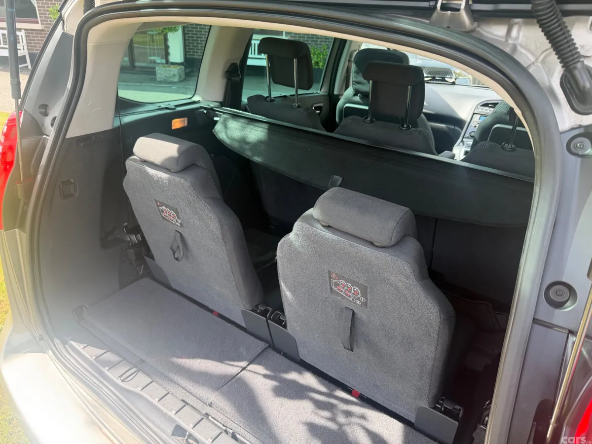 Peugeot 5008 MPV, Diesel, 2013, Grey
