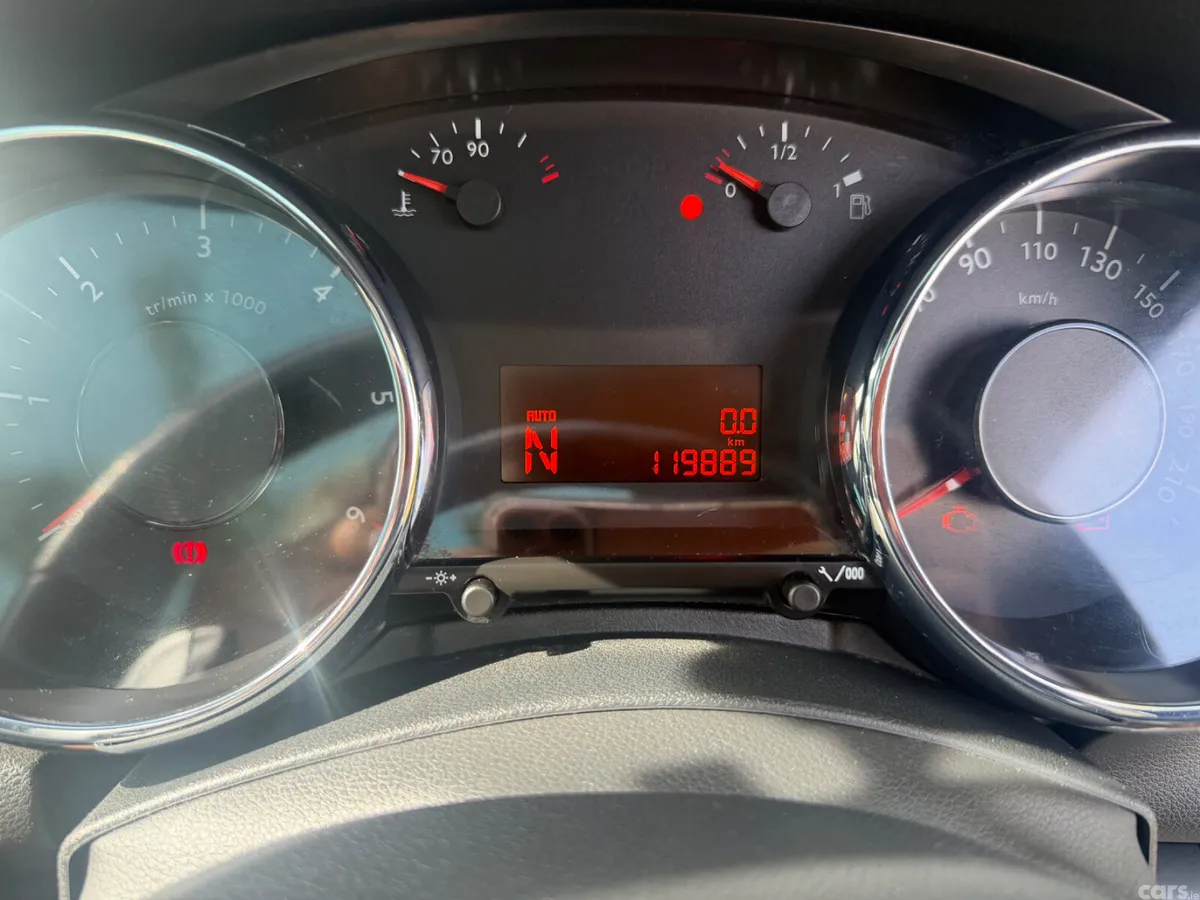 Peugeot 5008 MPV, Diesel, 2013, Grey
