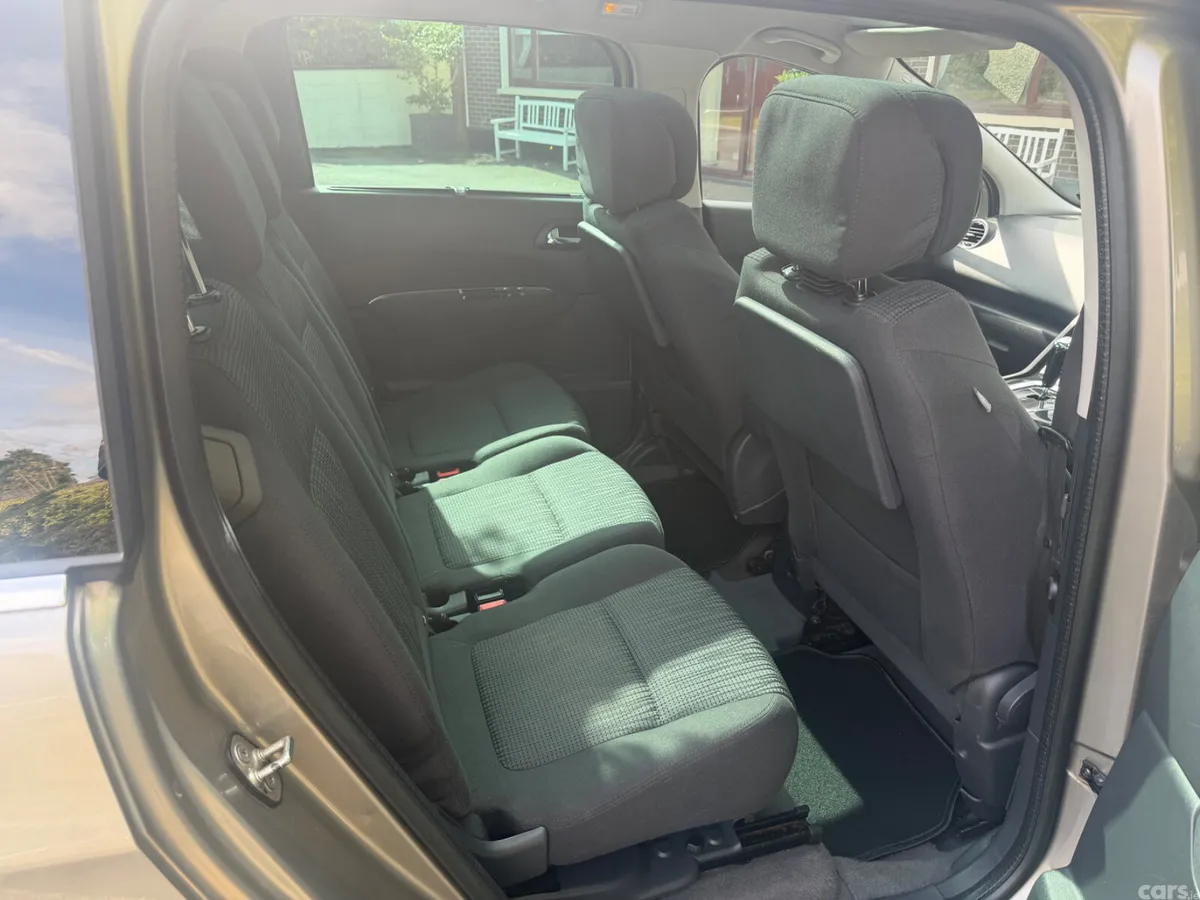 Peugeot 5008 MPV, Diesel, 2013, Grey