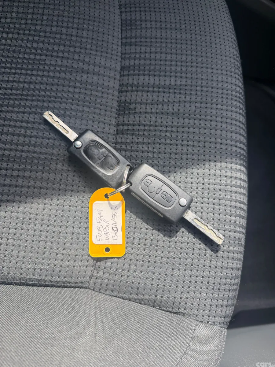 Peugeot 5008 MPV, Diesel, 2013, Grey