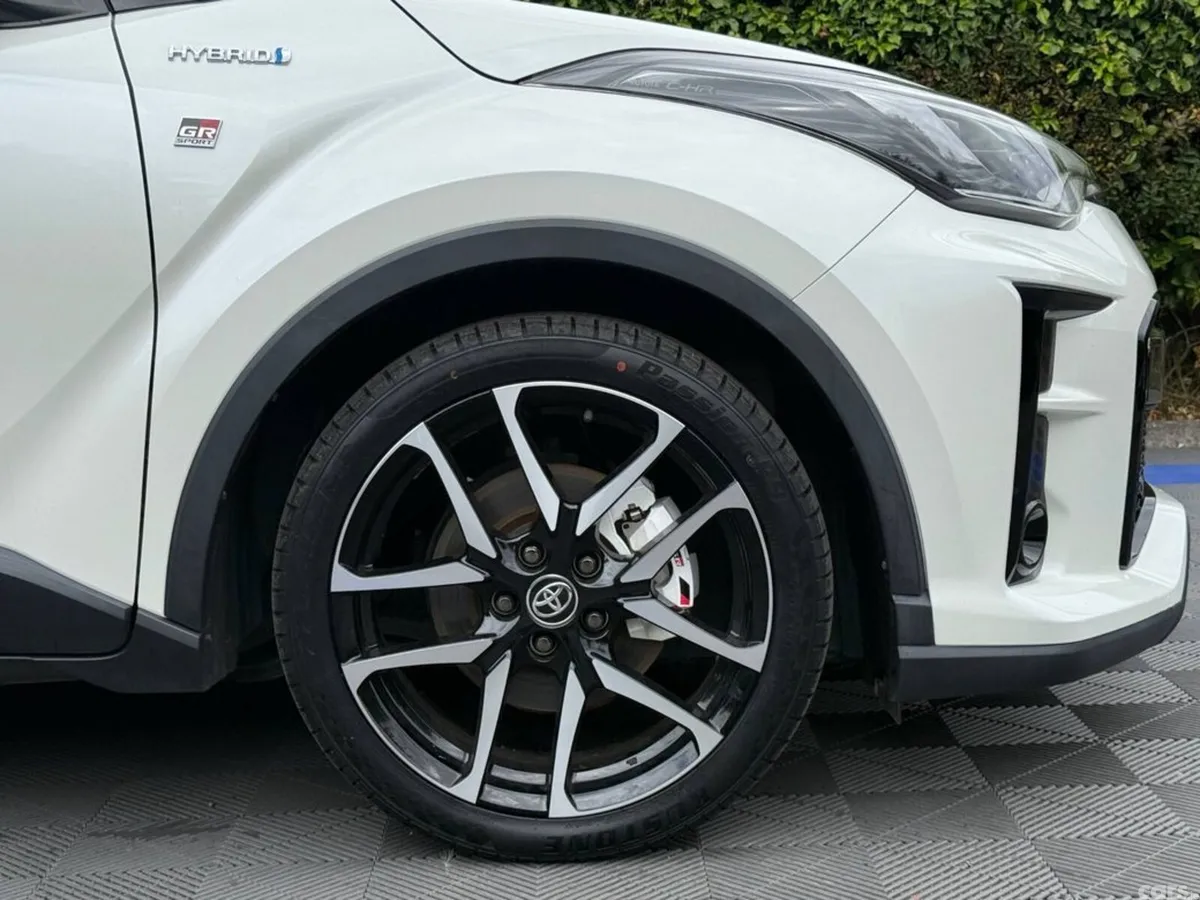 Toyota C-HR SUV, Petrol Hybrid, 2020, White