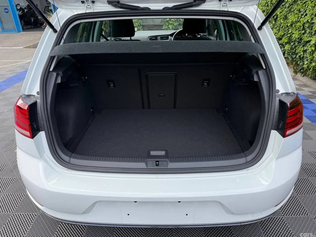 Volkswagen Golf Hatchback, Petrol, 2018, White