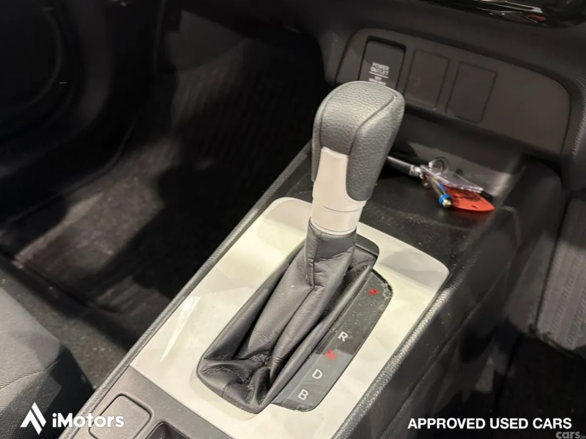 Honda Fit Hatchback, Petrol Hybrid, 2021, White