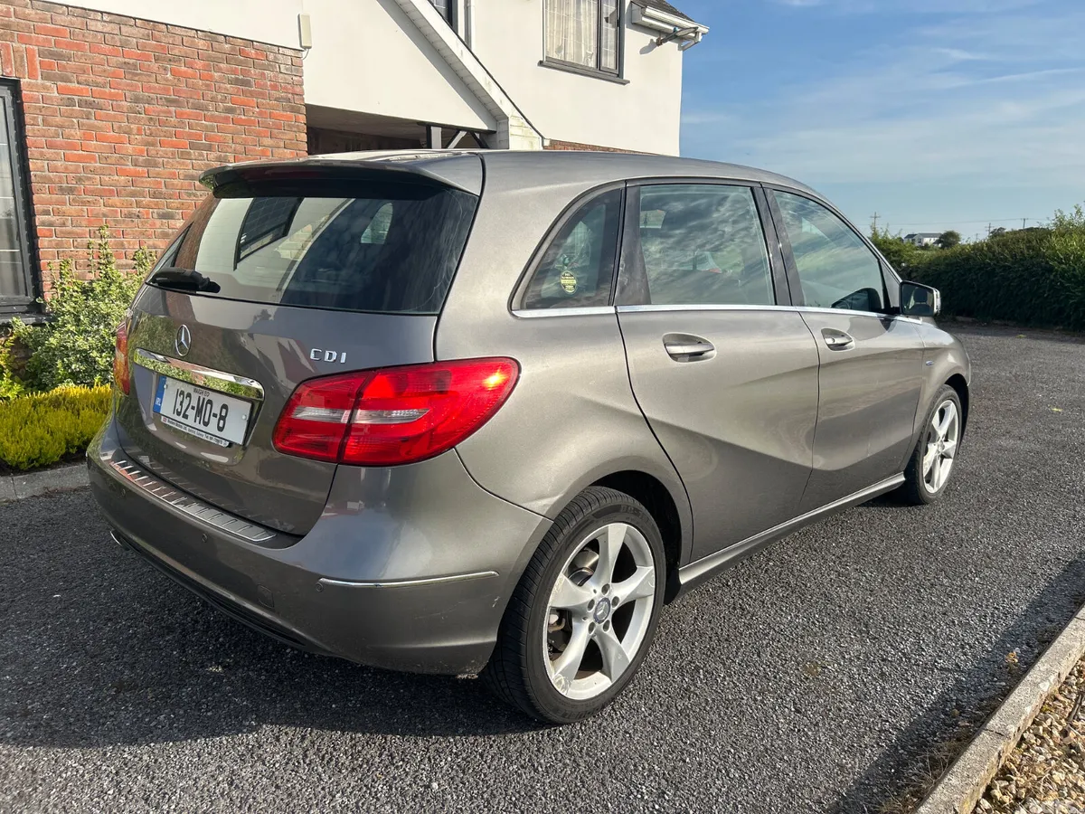 Mercedes-Benz B-Class Hatchback, Diesel, 2013, Grey