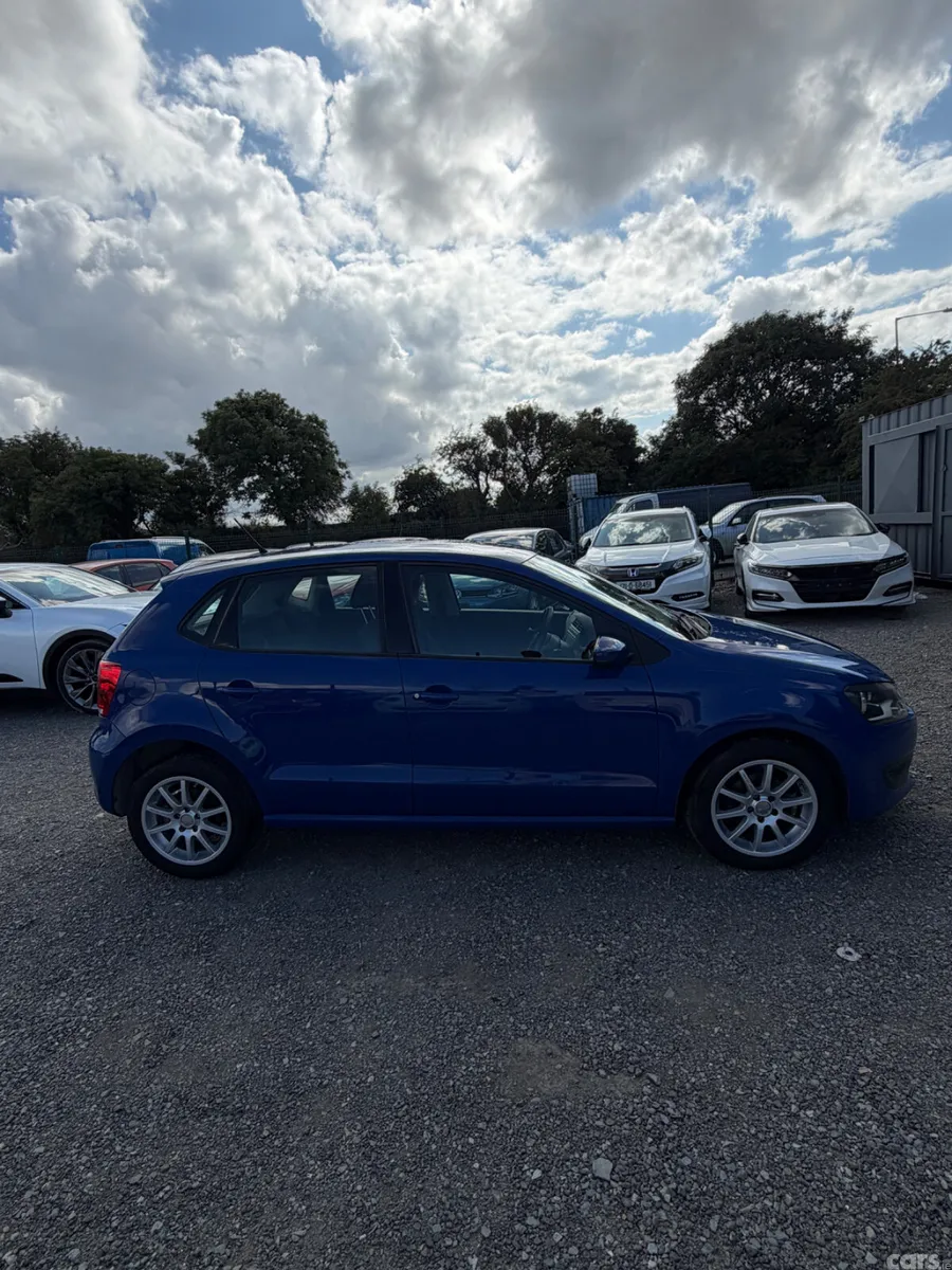 Volkswagen Polo Hatchback, Petrol, 2013, Blue