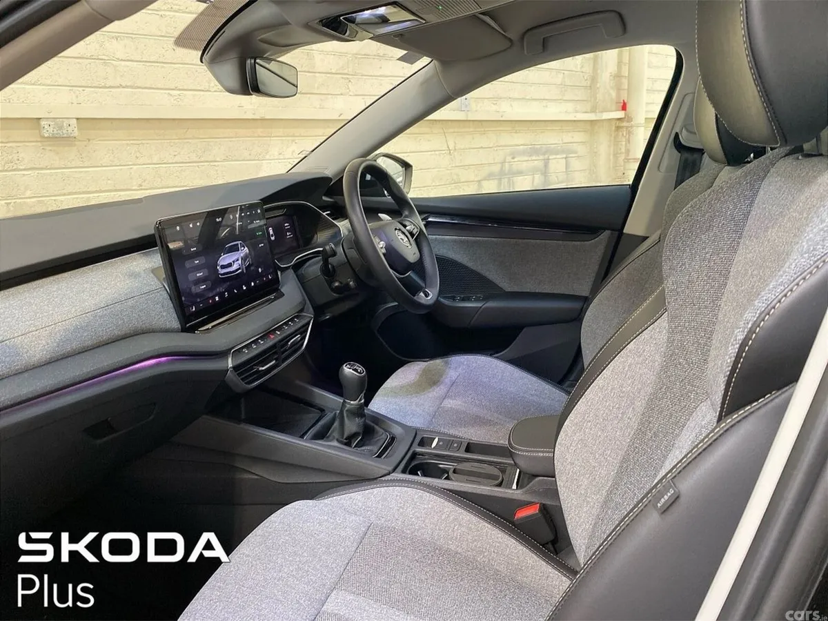 Skoda Octavia Saloon, Petrol, 2025, Black