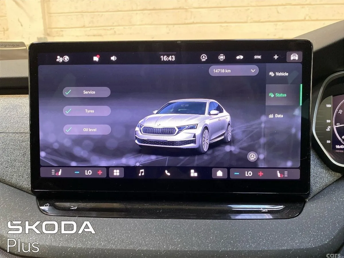 Skoda Octavia Saloon, Petrol, 2025, Black