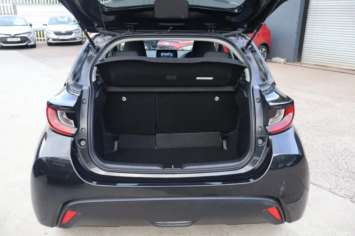 Toyota Yaris Hatchback, Petrol Hybrid, 2023, Black