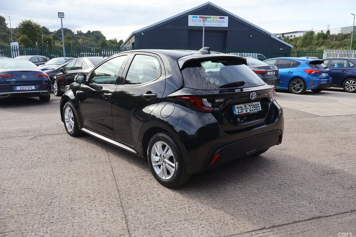 Toyota Yaris Hatchback, Petrol Hybrid, 2023, Black