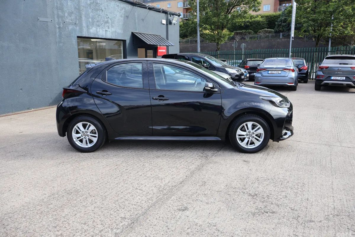 Toyota Yaris Hatchback, Petrol Hybrid, 2023, Black
