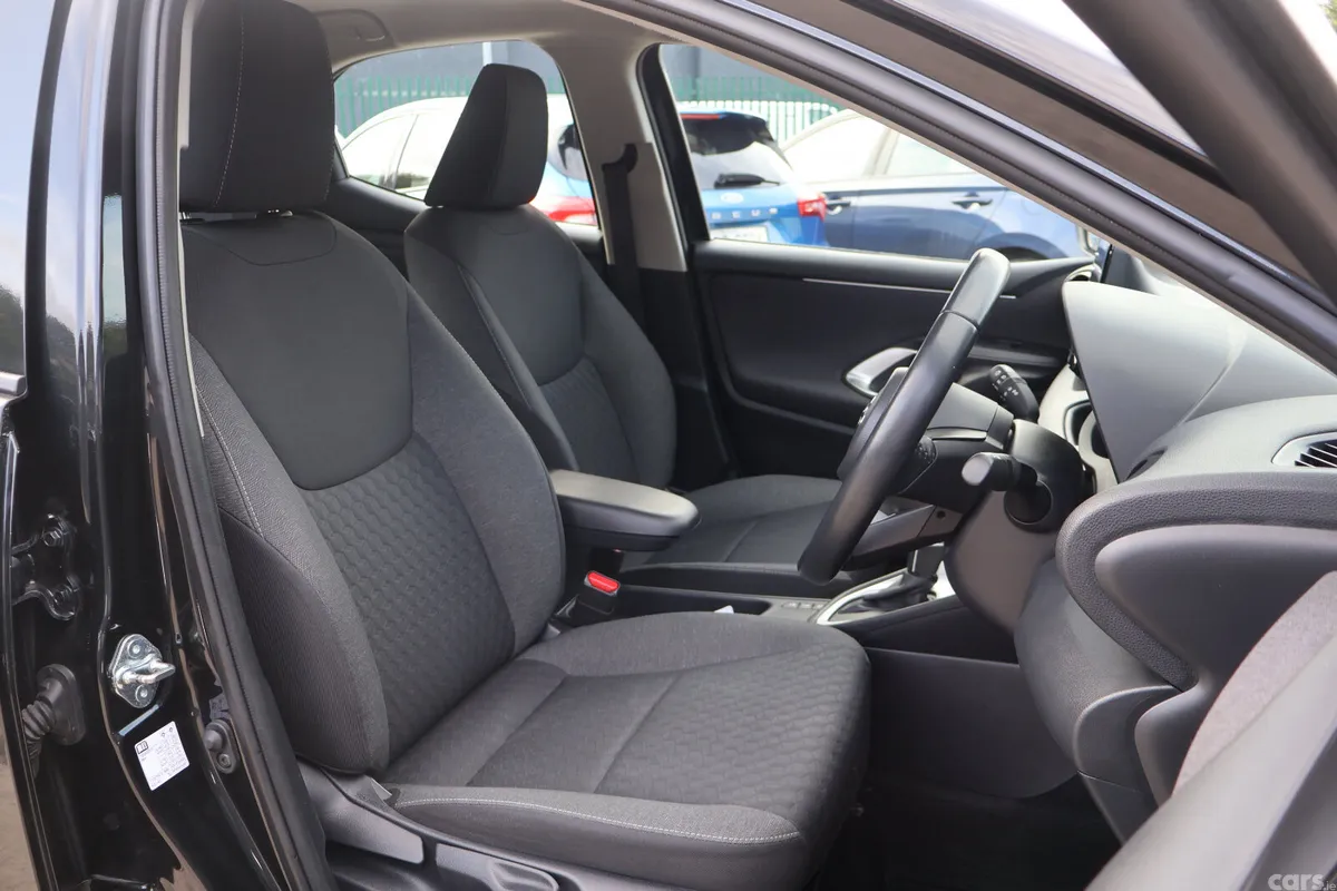 Toyota Yaris Hatchback, Petrol Hybrid, 2023, Black