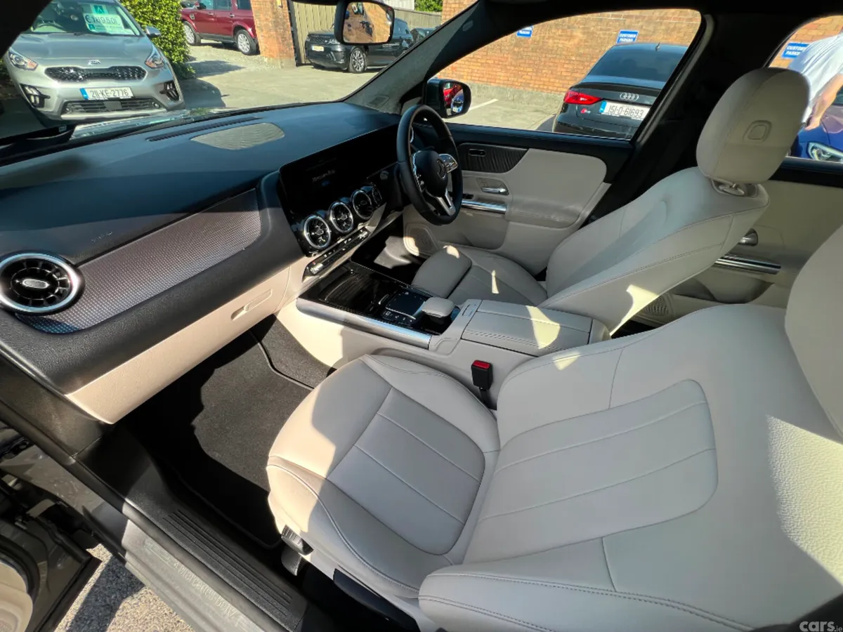 Mercedes-Benz GLA SUV, Petrol, 2023, Grey