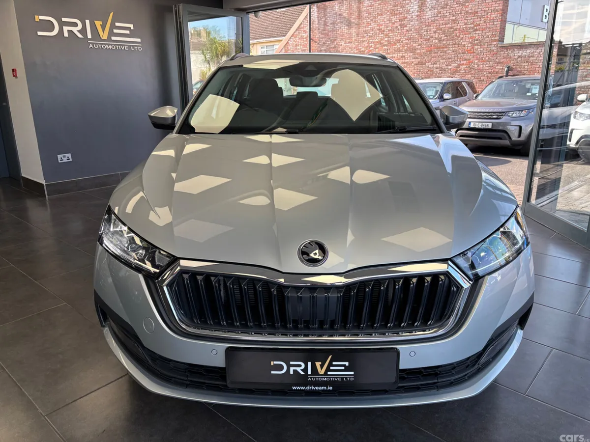 Skoda Octavia Estate, Petrol Plug-in Hybrid, 2023, Silver