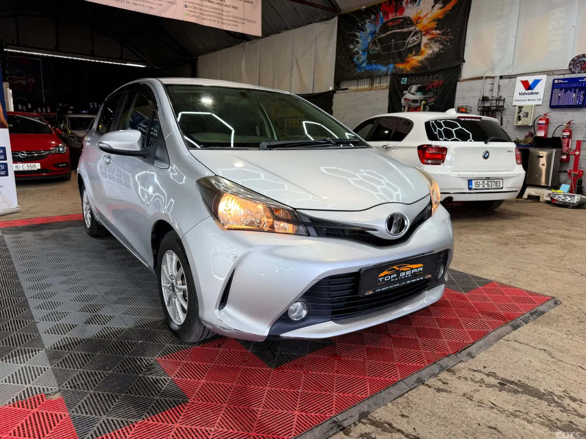 Toyota Vitz Hatchback, Petrol, 2015, Silver