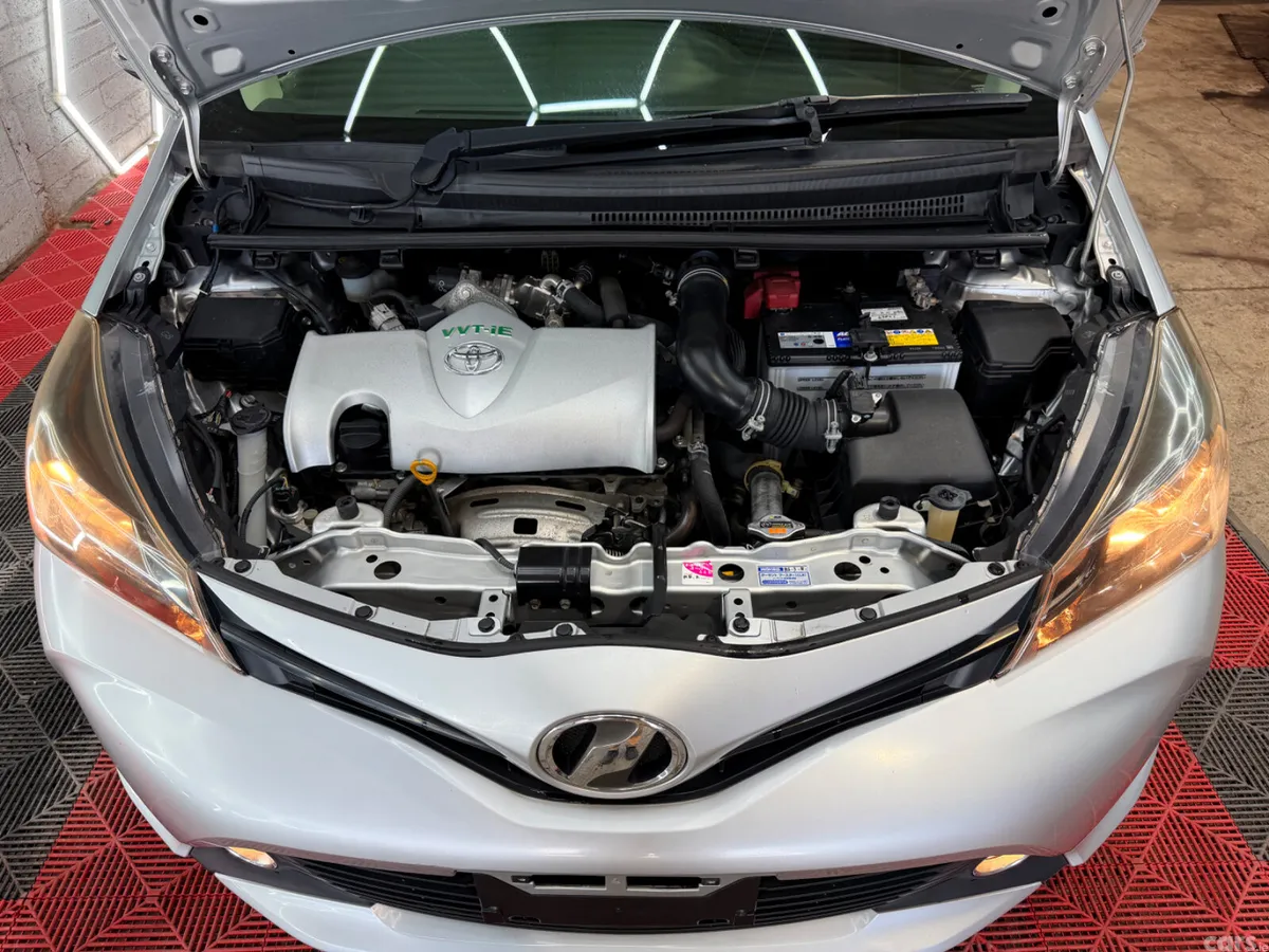 Toyota Vitz Hatchback, Petrol, 2015, Silver