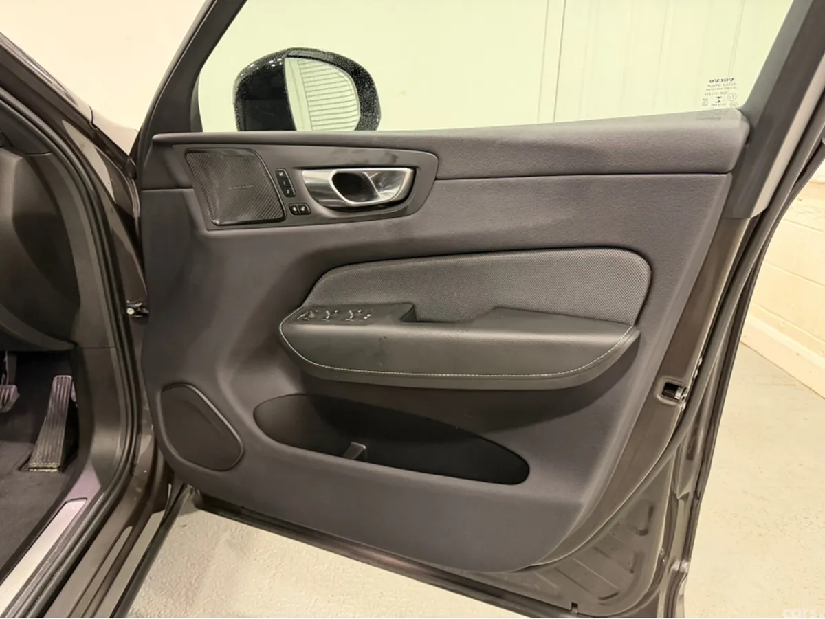 Volvo XC60 SUV, Petrol Plug-in Hybrid, 2023, Grey