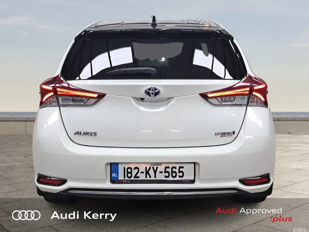 Toyota Auris MPV, Petrol Hybrid, 2018, White
