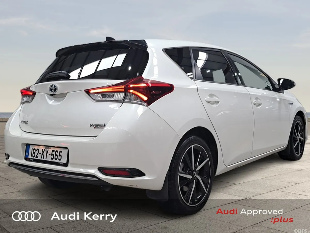 Toyota Auris MPV, Petrol Hybrid, 2018, White