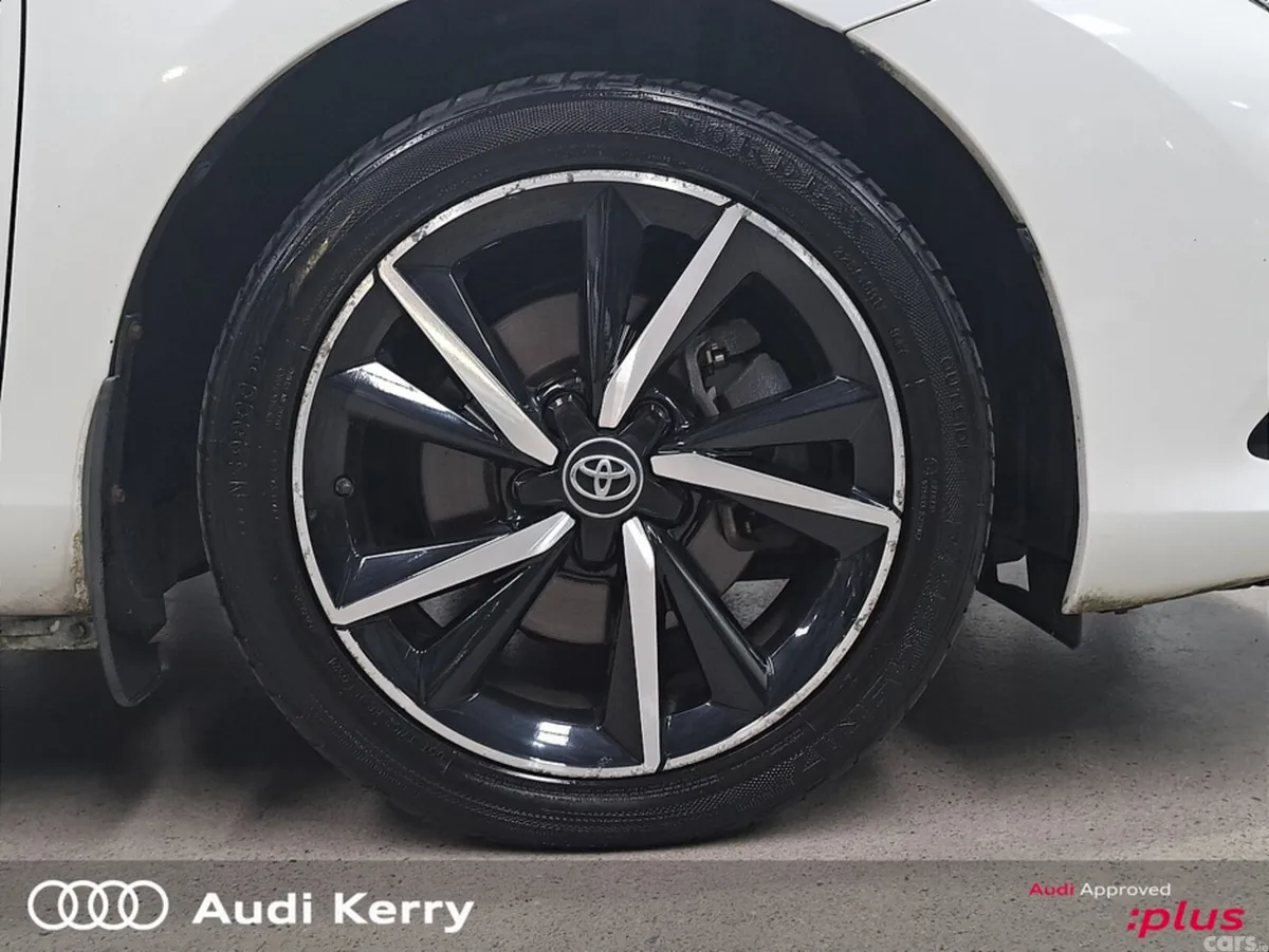 Toyota Auris MPV, Petrol Hybrid, 2018, White