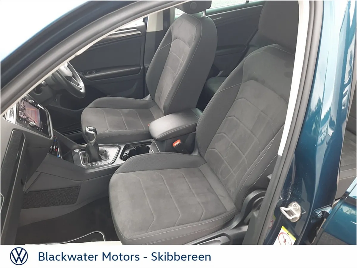 Volkswagen Tiguan Hatchback, Diesel, 2023, Blue