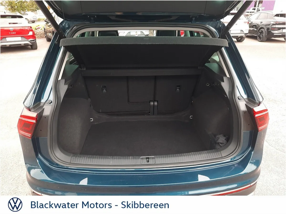 Volkswagen Tiguan Hatchback, Diesel, 2023, Blue