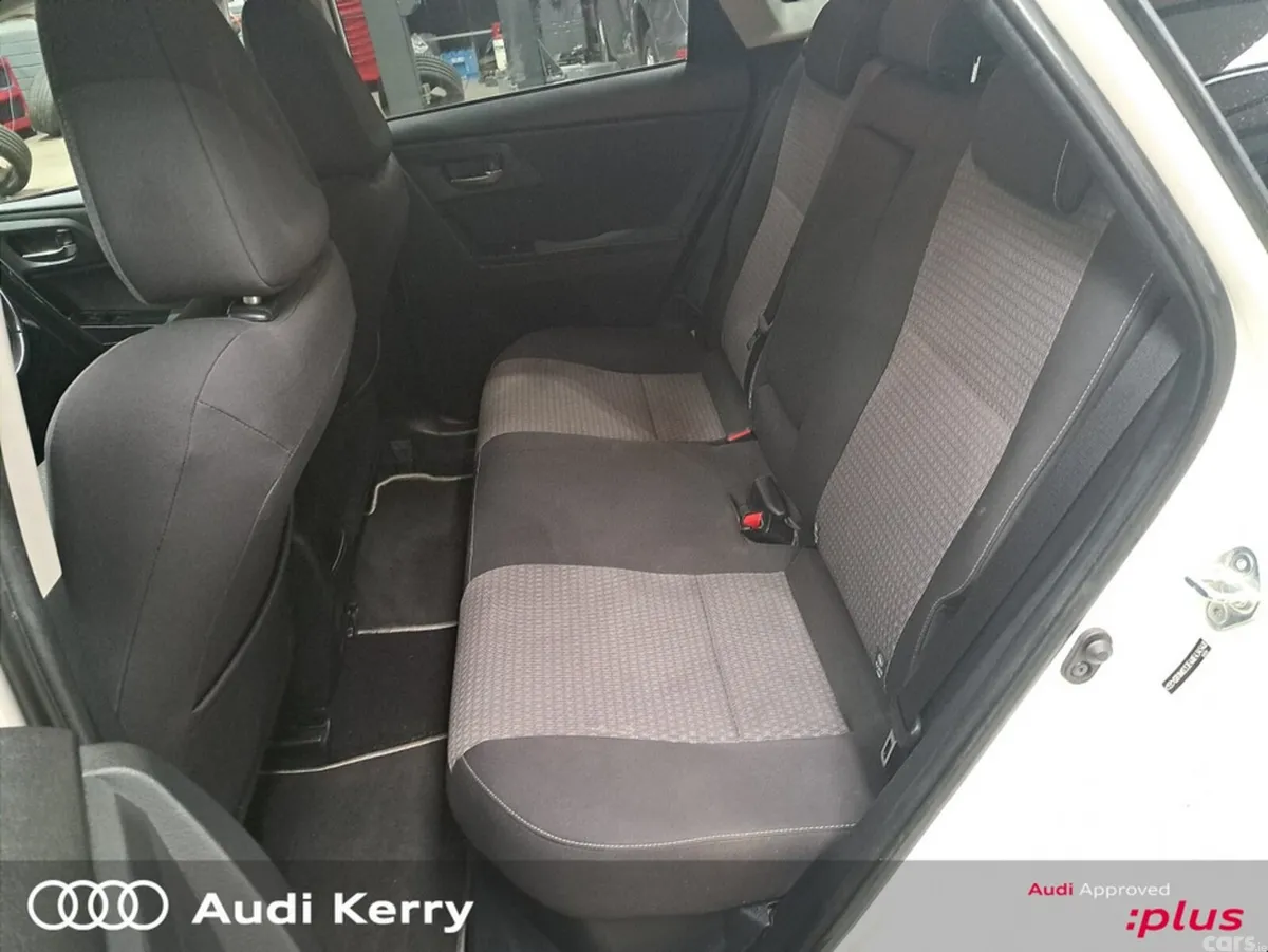 Toyota Auris MPV, Petrol Hybrid, 2018, White