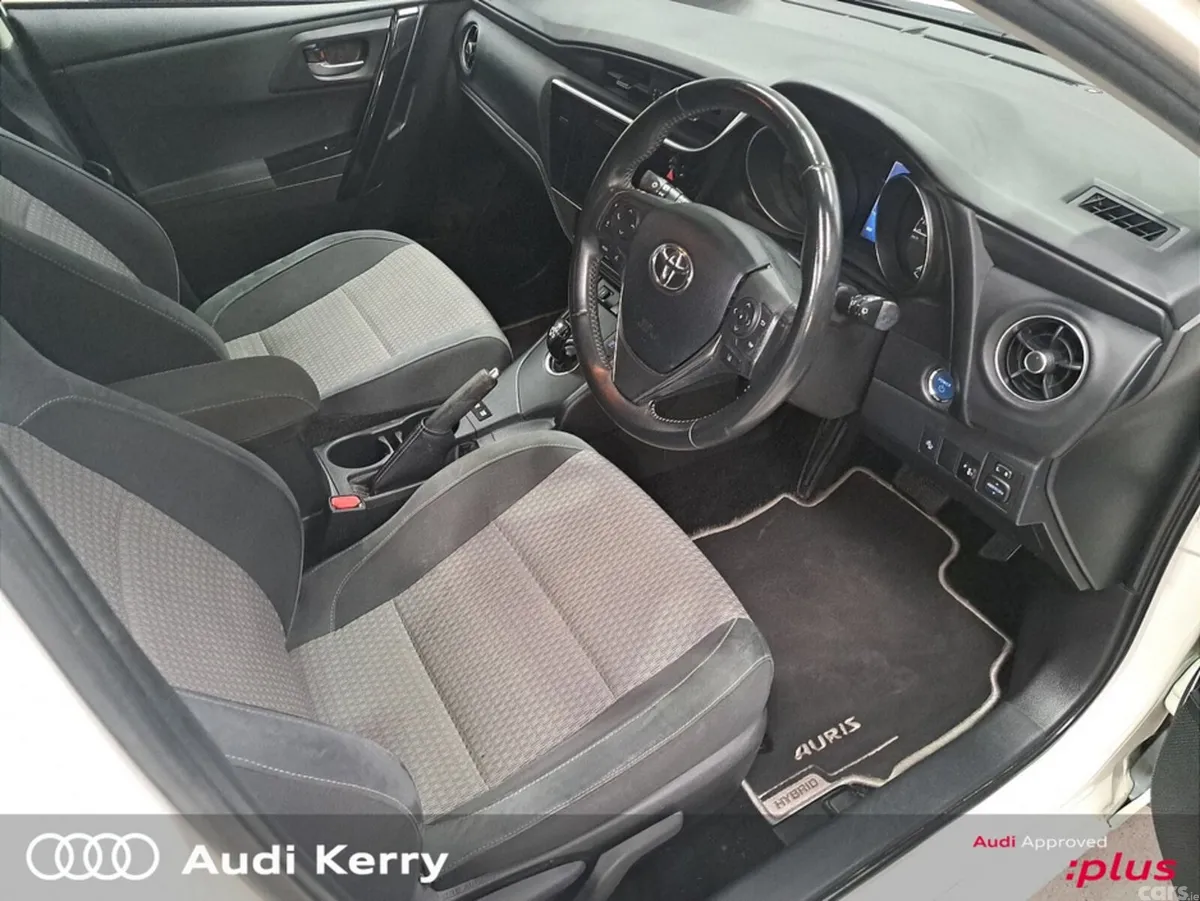 Toyota Auris MPV, Petrol Hybrid, 2018, White